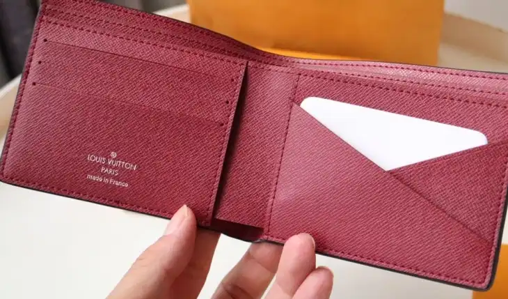 LV Wallets 4192F-0038