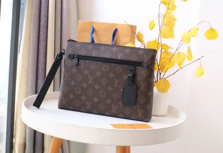 LV Clutch Bags 4192F-0040