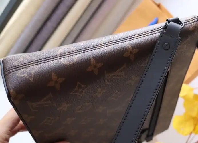 LV Clutch Bags 4192F-0040