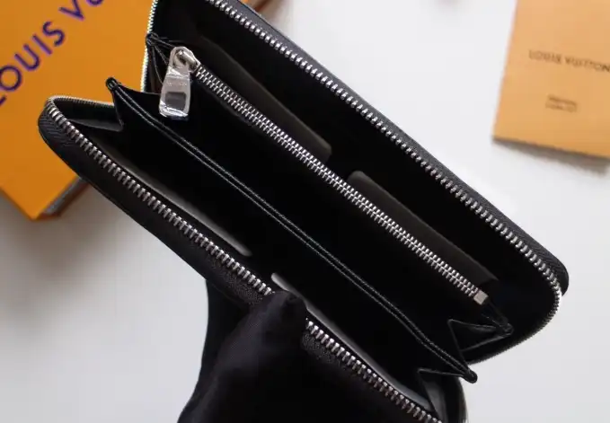 LV Wallets 4192F-0041