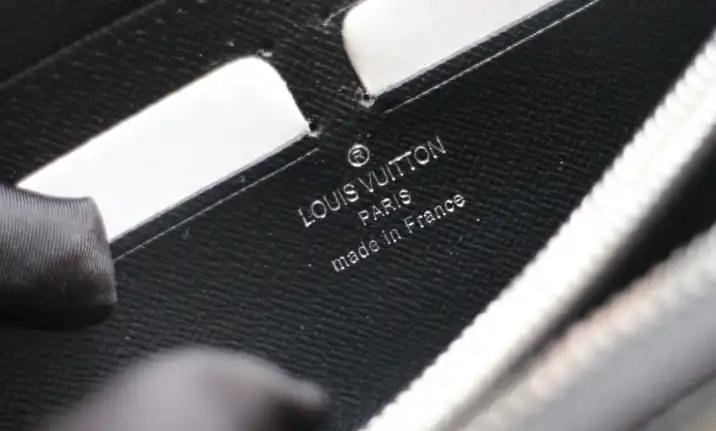LV Wallets 4192F-0041