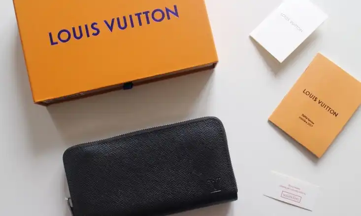 LV Wallets 4192F-0042