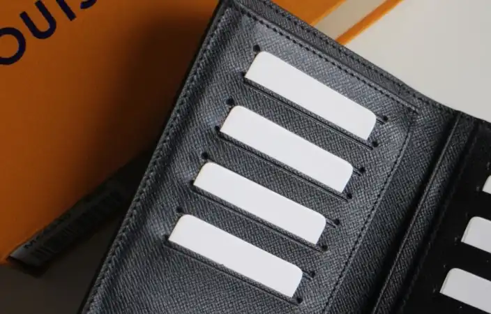 LV Wallets 4192F-0047