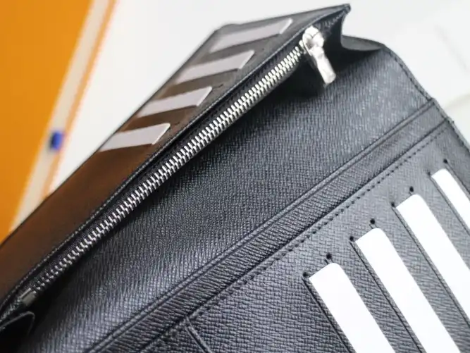 LV Wallets 4192F-0047