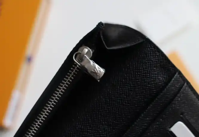 LV Wallets 4192F-0047