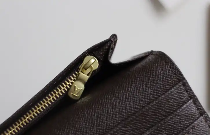 LV Wallets 4192F-0049