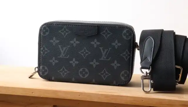 LV Clutch Bags 4192F-0081