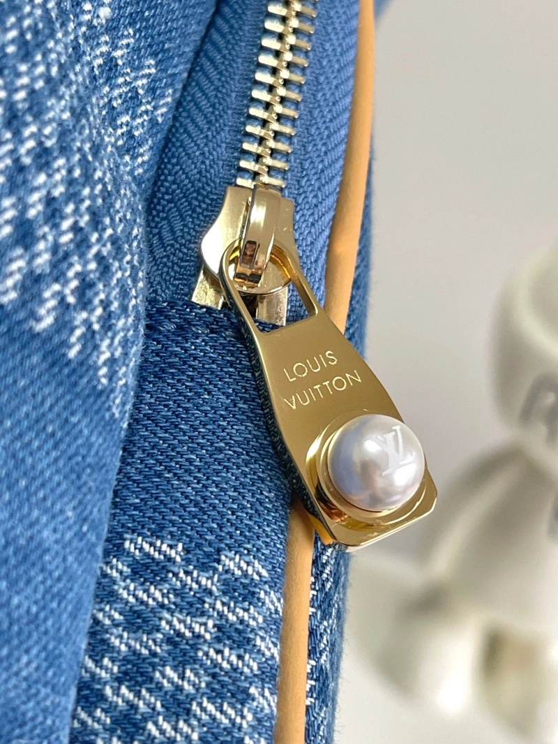 LV Backpacks 4194A-1050