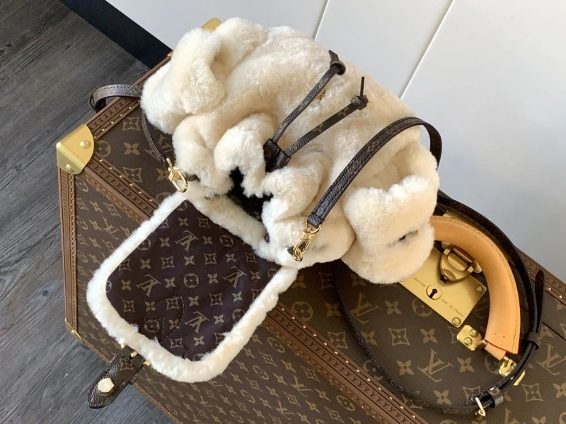 LV Backpacks 4194B-0272