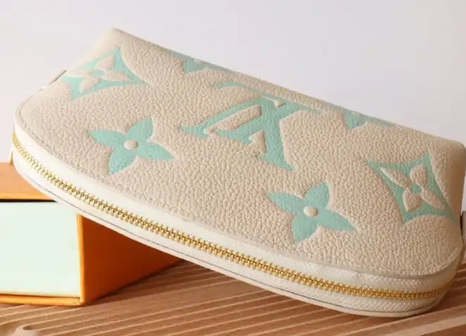 LV Clutch Bags 4206A-0093