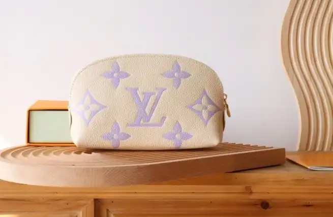 LV Clutch Bags 4206A-0095