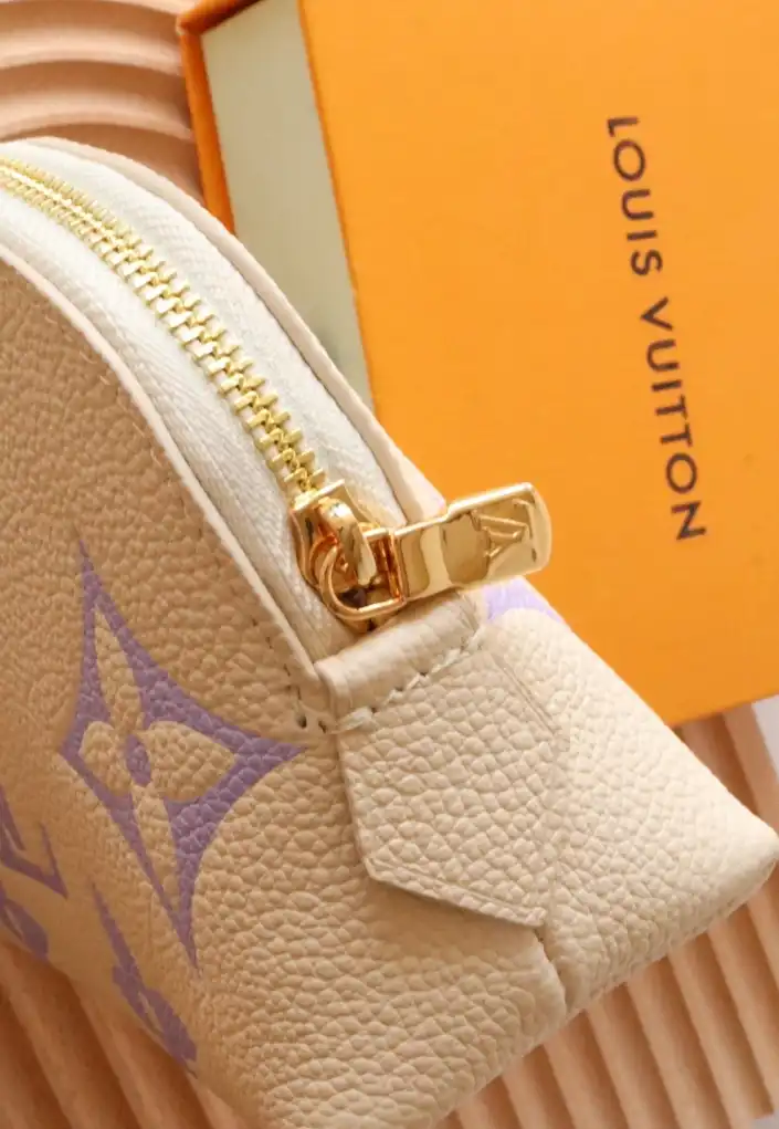 LV Clutch Bags 4206A-0095