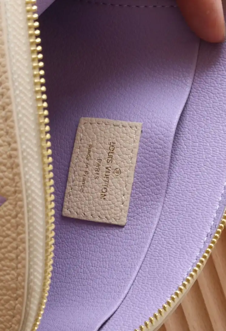 LV Clutch Bags 4206A-0095