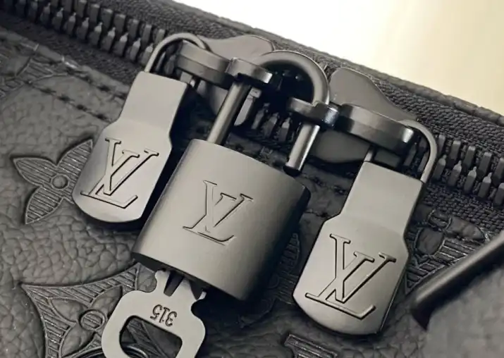 LV Travel Bags 4206A-0364