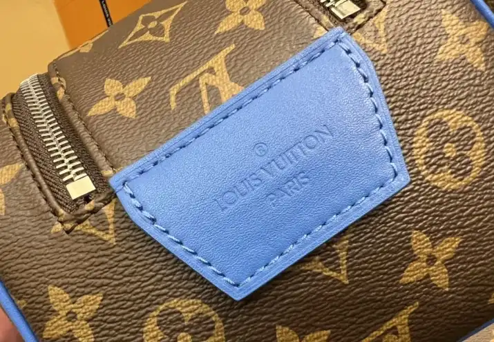 LV Cosmetic Bags 4206A-0371