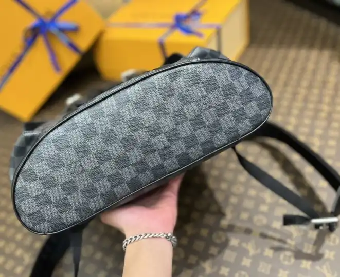 LV Backpacks 4206A-0381