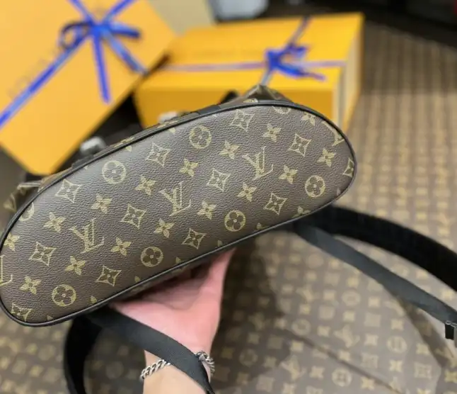 LV Backpacks 4206A-0382