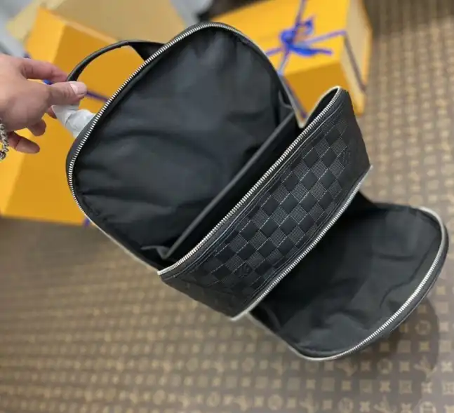 LV Backpacks 4206A-0383
