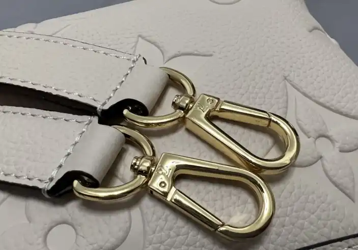 LV Top Handle Bags 4206A-0388