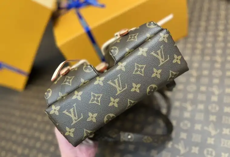 LV Backpacks 4206A-0392