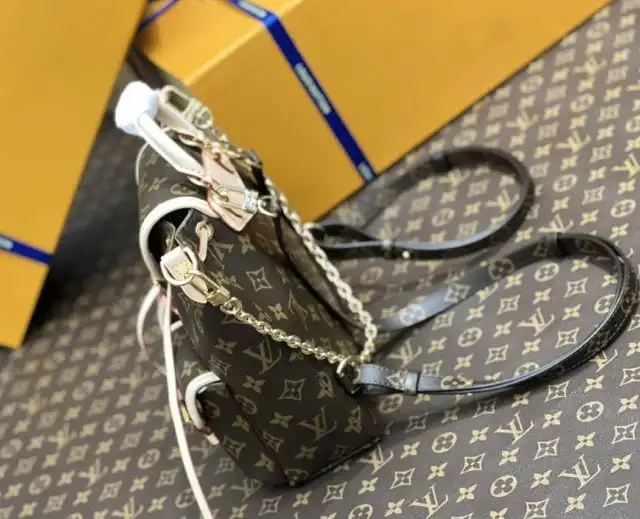 LV Backpacks 4206A-0392