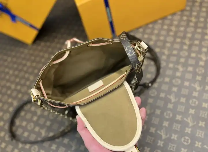 LV Backpacks 4206A-0392