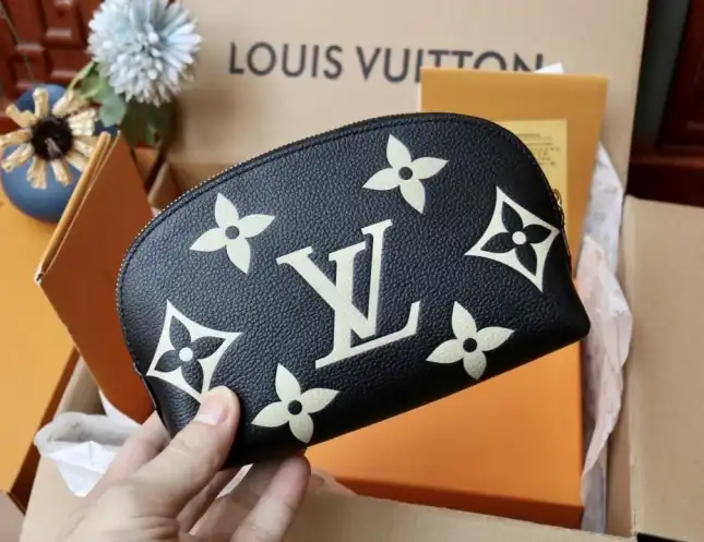LV Clutch Bags 4206A-0796