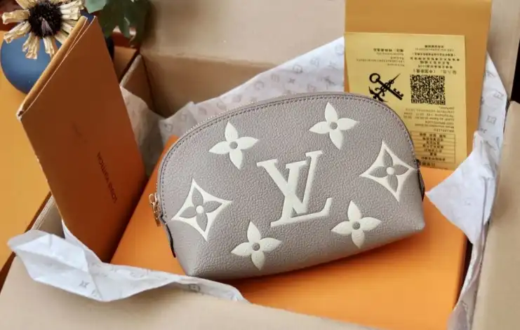 LV Clutch Bags 4206A-0797