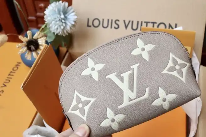 LV Clutch Bags 4206A-0797