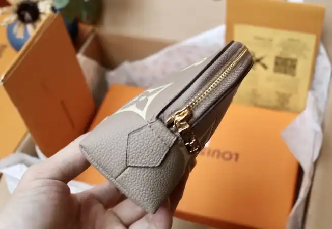 LV Clutch Bags 4206A-0797