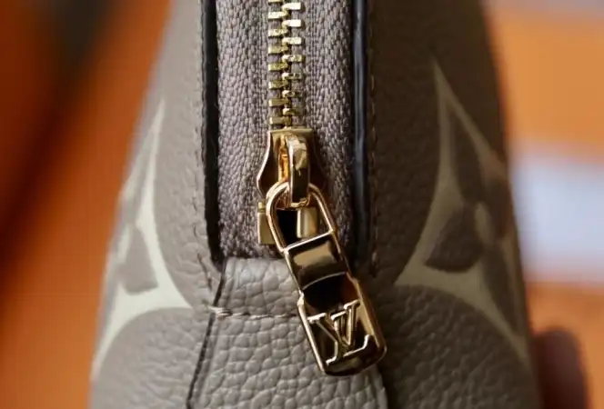 LV Clutch Bags 4206A-0797