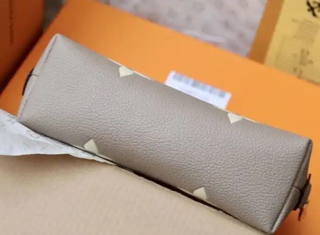 LV Clutch Bags 4206A-0797