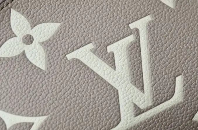 LV Clutch Bags 4206A-0797