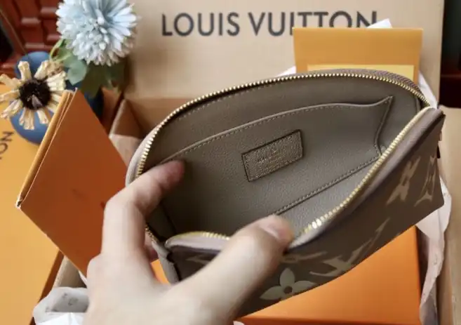 LV Clutch Bags 4206A-0797
