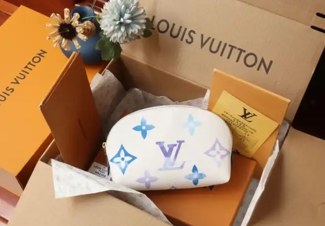 LV Clutch Bags 4206A-0800