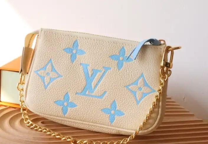 LV Clutch Bags 4206A-0805