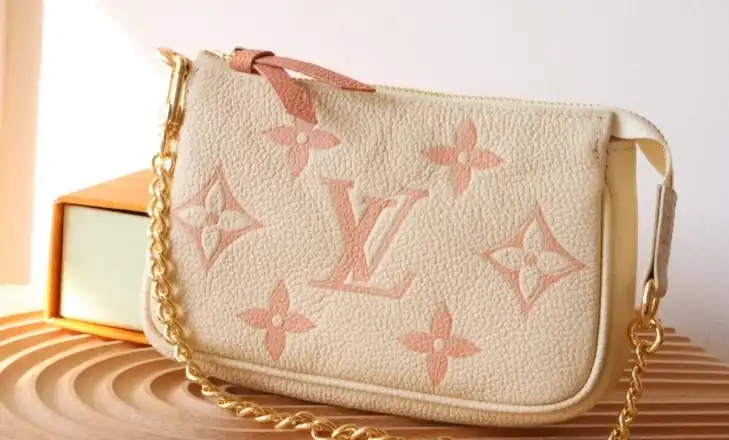 LV Clutch Bags 4206A-0806
