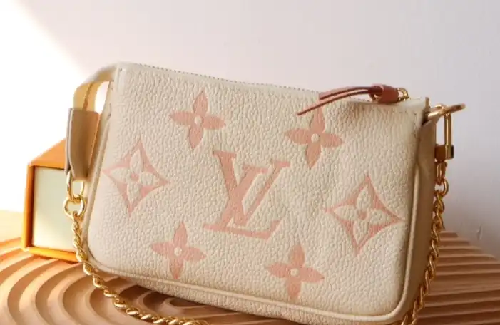 LV Clutch Bags 4206A-0806