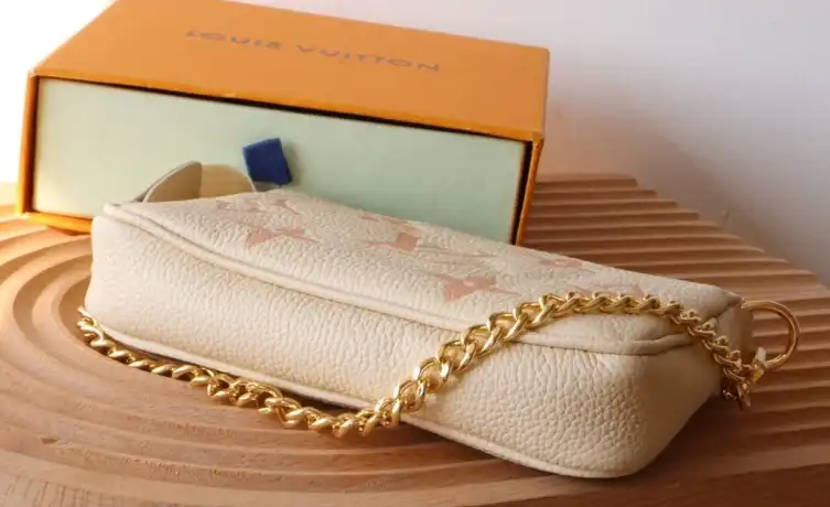 LV Clutch Bags 4206A-0806