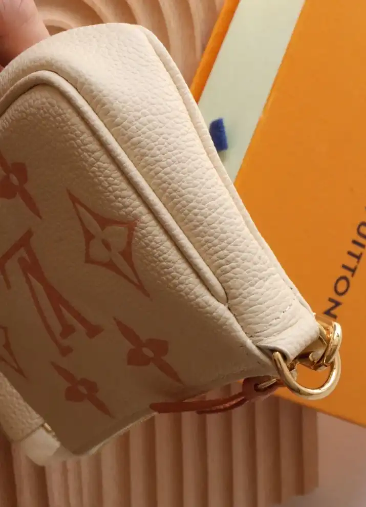 LV Clutch Bags 4206A-0806