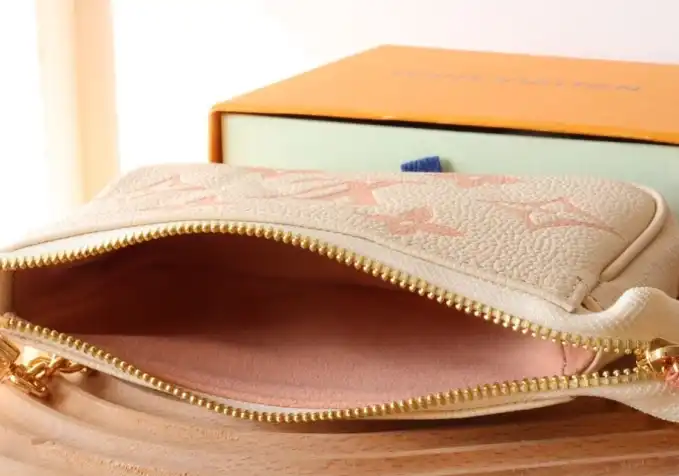 LV Clutch Bags 4206A-0806