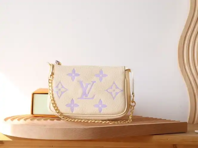 LV Clutch Bags 4206A-0808