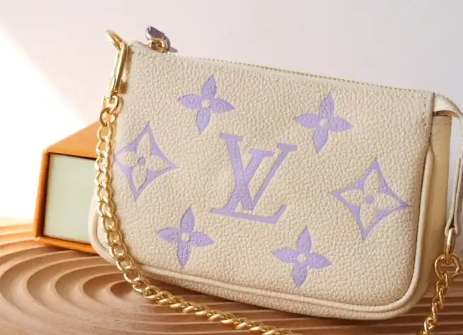 LV Clutch Bags 4206A-0808