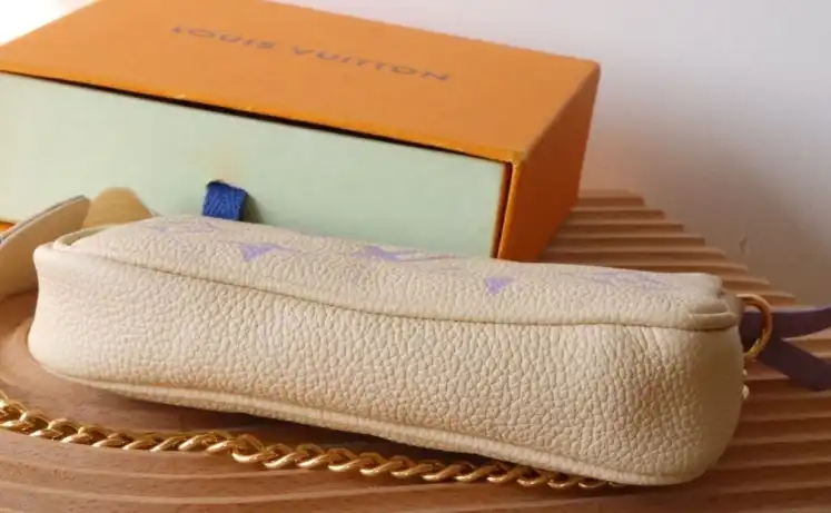 LV Clutch Bags 4206A-0808