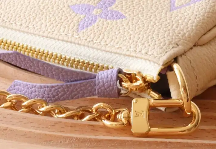 LV Clutch Bags 4206A-0808
