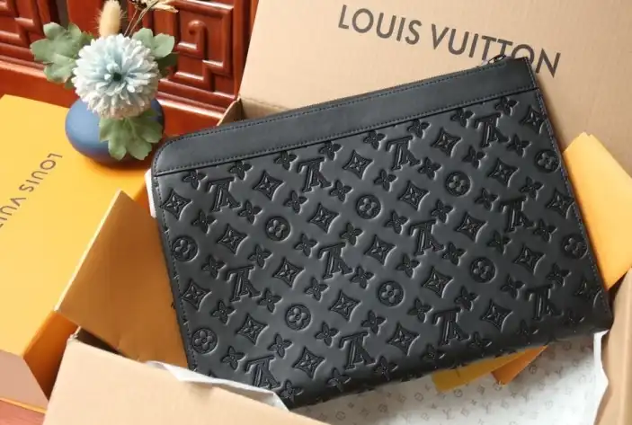 LV Clutch Bags 4206A-0854