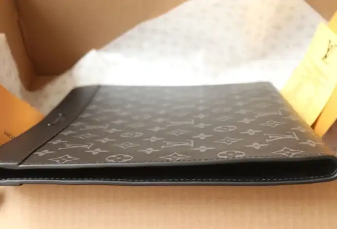 LV Clutch Bags 4206A-0855