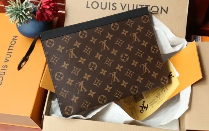LV Clutch Bags 4206A-0857