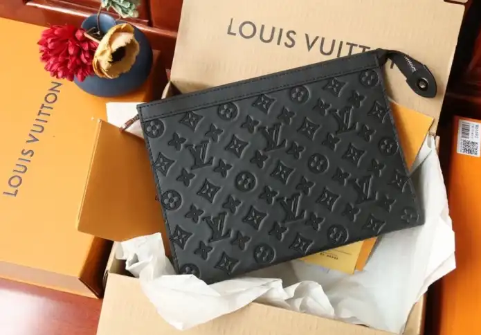LV Clutch Bags 4206A-0860