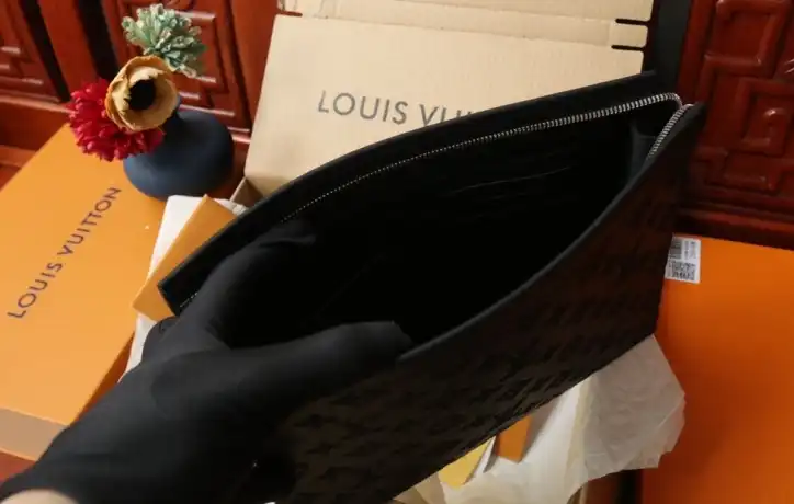 LV Clutch Bags 4206A-0860